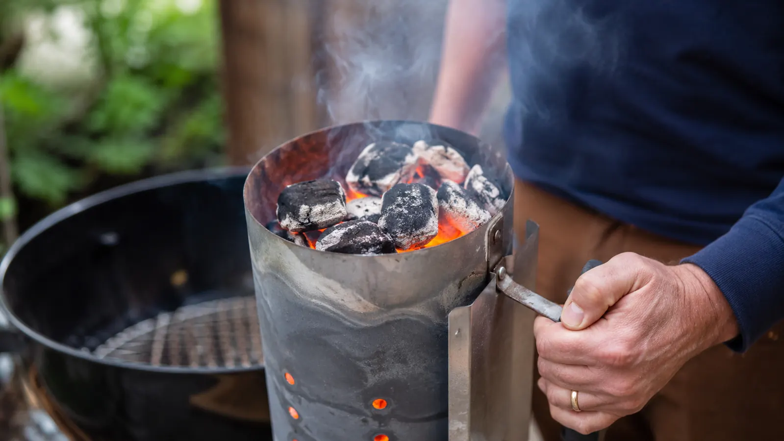 10 Reasons a Chimney Starter Beats Lighter Fluid for Every Charcoal Grill